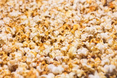 Sinemada patlamış mısır. Arkaplan