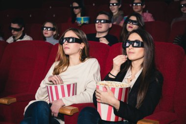 Sinemada komedi üzerine iki arkadaş