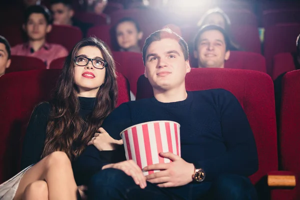 Una Pareja Enamorada Cine —  Fotos de Stock