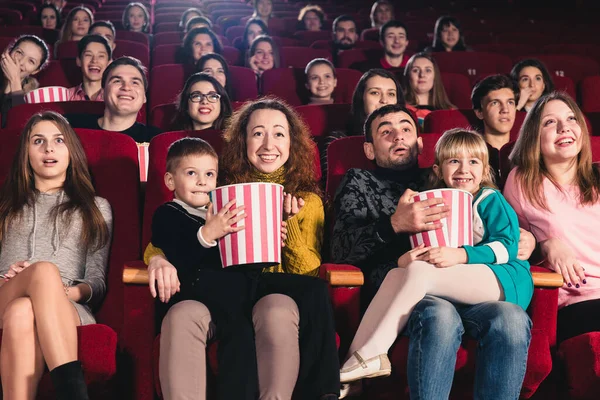 Familia Feliz Película —  Fotos de Stock