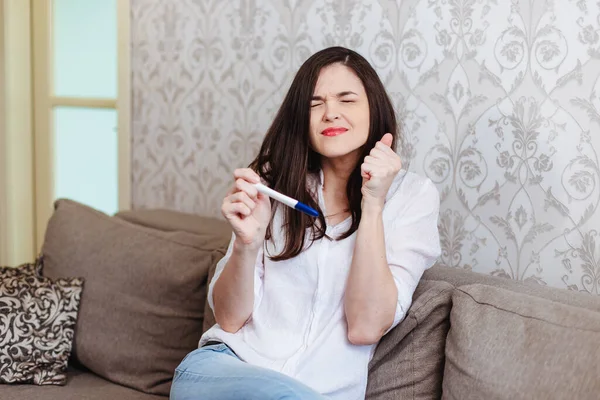 Young Woman Waiting Result Pregnancy Test — Stock Photo, Image