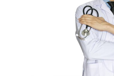 Doktor el ele tutuşan steteskop ve kollar tıbbi konseptin üzerine katlanmış.