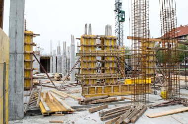 Beton sütun inşaat alanı üzerine