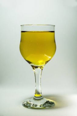 Elma suyu cam şarap