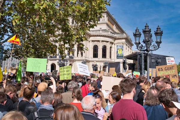 Francfort, Allemagne, le 20 septembre 2019 - Participants à la manifestation Vendredi pour l'avenir — Photo