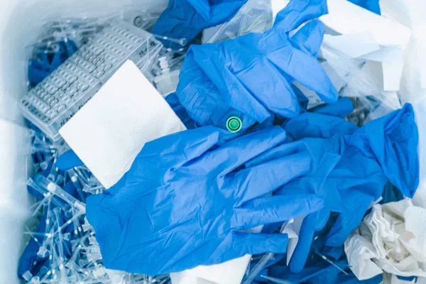 Tehlikeli laboratuvar kimyasalları ve tıbbi atıklar. Plastik atık ve ekoloji