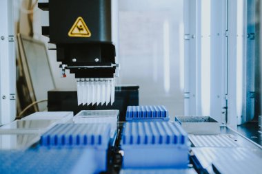 Klinik laboratuarında otomasyon. Robot laboratuarı borulama. Tıbbi robot bilimi. NGS DNA testleri. Araştırma ve bilim geçmişi