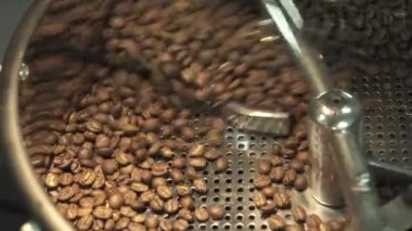 Kavurma ve üçüncü dalga Cafe Shop kahve karıştırma