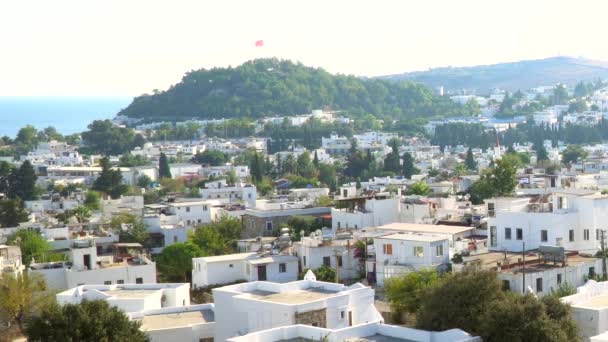 Bodrum, Türkiye'de tipik Ege mimarisi. Kasabada beyaz evler. — Stok video