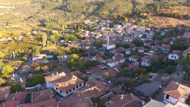 Casas Brancas Históricas, Vila Sirince, Izmir Turquia. Drone vista aérea tiro . — Vídeo de Stock