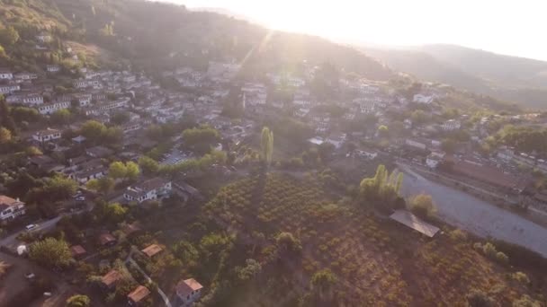 Historické domy, Sirince Village, Izmir, Turecko. Letecký pohled na DRONY zastřelil. — Stock video