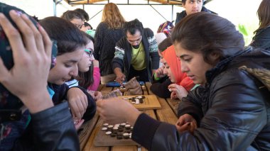 Antalya - Kaş, Antalya. Aralık 2016: Çince git, Xiang Oyun Atölyesi ile öğrenciler, açık hava etkinliği.