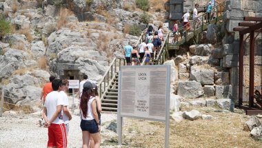 Antalya - Türkiye, Temmuz 2016: Myra antik kenti Demre, Antalya - Türkiye gelen turist