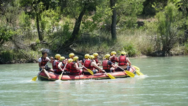 KOPRULU CANYON - ANTALYA, TURKEY - JULY 2016: Water rafting on the rapids of river Koprucay at Koprulu Canyon, Turkey. Koprucay River is most popular rafters in Turkey — Stock Photo, Image