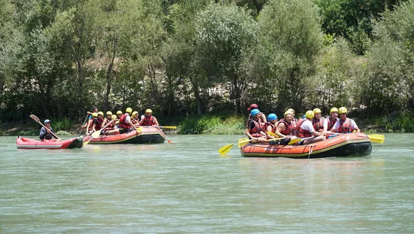 Köprülü Kanyon - Antalya, Türkiye - Temmuz 2016: Köprüçay, Köprülü Kanyon, Türkiye'de nehir rapids üzerinde rafting su. Türkiye'de en popüler kirişleri Köprüçay nehirdir