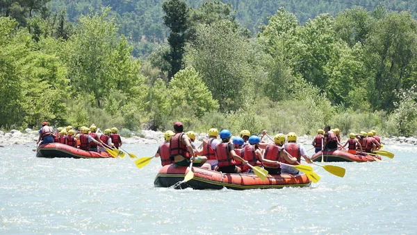 Köprülü Kanyon - Antalya, Türkiye - Temmuz 2016: Köprüçay, Köprülü Kanyon, Türkiye'de nehir rapids üzerinde rafting su. Türkiye'de en popüler kirişleri Köprüçay nehirdir