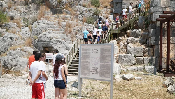 Antalya - Türkiye, Temmuz 2016: Myra antik kenti Demre, Antalya - Türkiye gelen turist