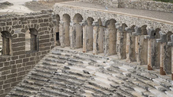 Detailoverzicht van historische oude amfitheater van de oude stad van Aspendos stappen in Antalya-Turkije — Stockfoto