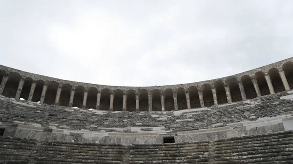 Vista geral da histórica cidade antiga de Aspendos anfiteatro em Antalya.- TURQUIA — Fotografia de Stock