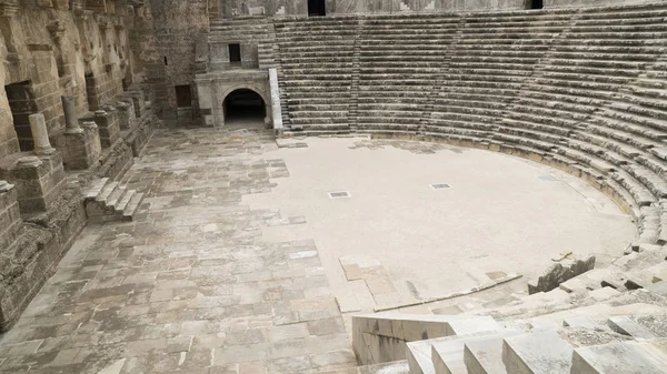 Widok ogólny historycznych starego amfiteatru starożytne miasto Aspendos w Antalya.-Turcja — Zdjęcie stockowe
