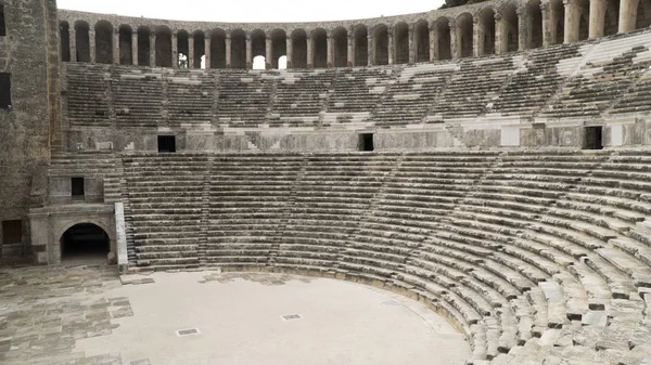 Algemeen beeld van de historische oude amfitheater van de oude stad van Aspendos in Antalya-Turkije — Stockfoto