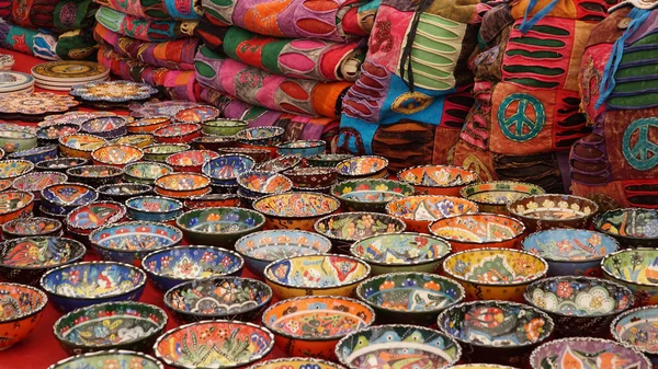 Renkli Hatıra Eşyası el boyalı seramik kaplar, tabak ve kase pazarında