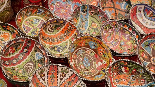 Renkli Hatıra Eşyası el boyalı seramik kaplar, tabak ve kase pazarında