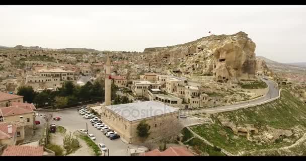 Widok z lotu ptaka, rodzinnie widok Urgup i meczet, Kapadocja, Turcja — Wideo stockowe