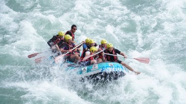Köprülü Kanyon - Türkiye - Mayıs 2017: Köprüçay, Köprülü Kanyon, Türkiye'de nehir rapids üzerinde rafting su. Türkiye'de en popüler kirişleri Köprüçay nehirdir