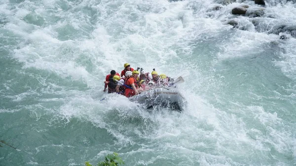 Köprülü Kanyon - Türkiye - Mayıs 2017: Köprüçay, Köprülü Kanyon, Türkiye'de nehir rapids üzerinde rafting su. Türkiye'de en popüler kirişleri Köprüçay nehirdir