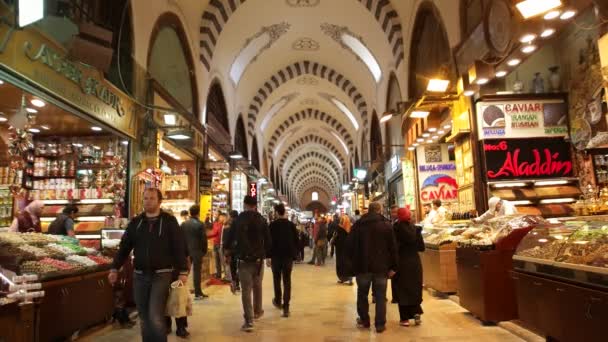 ISTANBUL, TURQUIA - MAIO 2017: As pessoas visitam o Grande bazar . — Vídeo de Stock