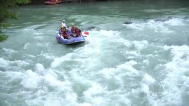 Antalya - Türkiye - Mayıs 2017: Köprüçay, Köprülü Kanyon, Türkiye'de nehir rapids üzerinde rafting su. Köprüçay Nehri için kirişleri Türkiye'de en popüler olduğunu