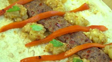 Barbekü Izgara şiş kebap şal plaka üzerinde döndürme