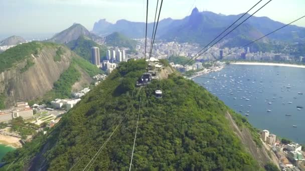 Cable car traveling at Sugar Loaf Mountain. Rio de Janeiro Brazil. — Stock Video