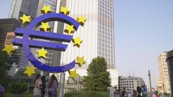 法兰克福 2017年8月 欧洲货币标志法兰克福前中欧银行总部德国 — 图库视频影像