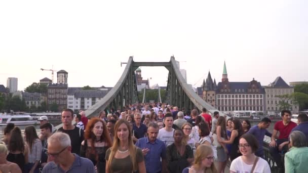 Frankfurt Nad Mohanem Německo Srpen 2017 Dav Lidí Kteří Jdou — Stock video