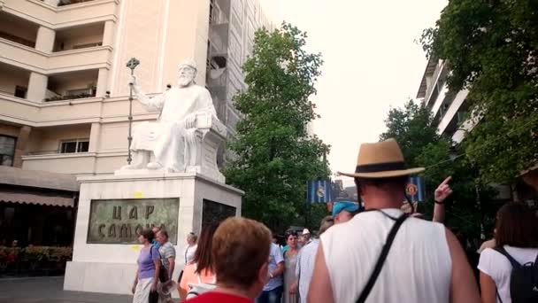 Juli 2017 Skopje Makedonien Turister Reser Och Promenader Staden Centrerar — Stockvideo