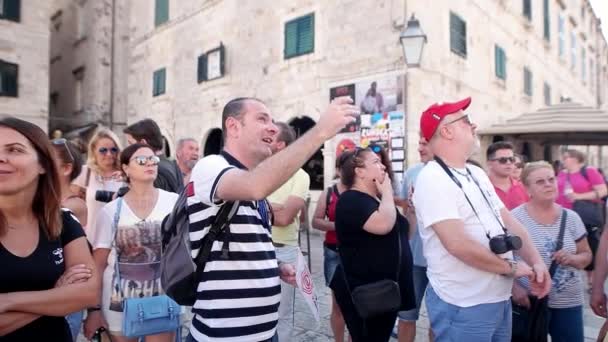 Juli 2017 Dubrovnik Kroatien Turister Som Reser Med Turism Guide — Stockvideo