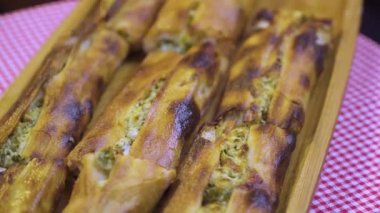 Geleneksel Türkçe ve Arapça Ramazan Helal pişmiş ekmek Pide malzemelerle keçi peyniri ve baharatlı otlar atış döner. Bafra Pidesi ekmek Karadeniz bölgesinden bir stil olduğunu.