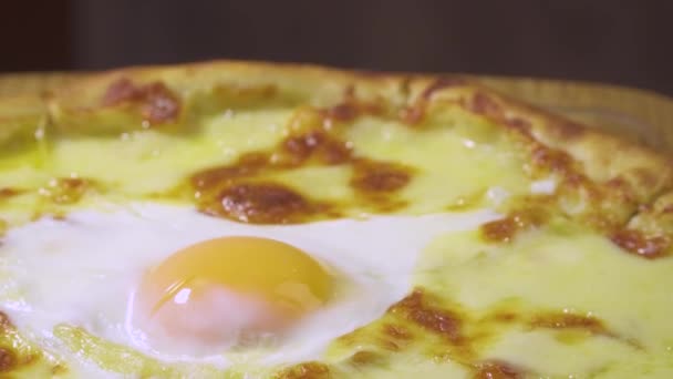 Türkische Und Arabische Traditionelle Ramadan Pide Mit Käse Und Darauf — Stockvideo