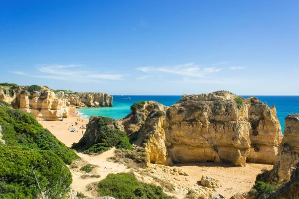 Vista de la hermosa playa de arena Pria do Castelo, Algarve, portugal —  Fotos de Stock