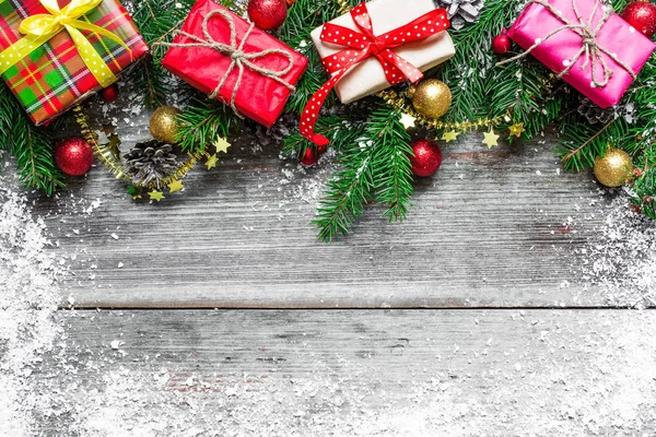 Fondo de Navidad con decoraciones y cajas de regalo —  Fotos de Stock