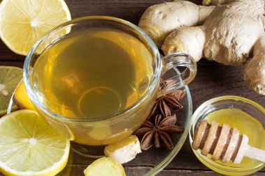 limon, bal ve baharatlar ile zencefil çayı fincan