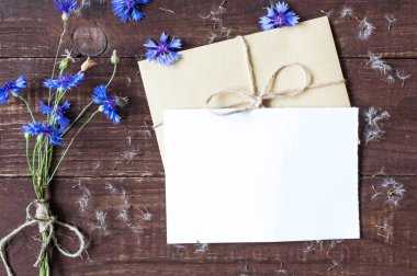 Peygamber ve karahindiba tohum ile boş beyaz tebrik kartı