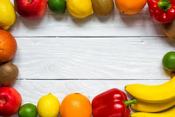 Frutas e legumes frescos para uma dieta saudável — Fotografia de Stock
