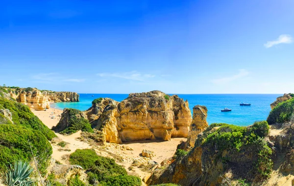 Panoramatický výhled na krásné písečné pláži Pria do Castelo, algarve, Portugalsko — Stock fotografie