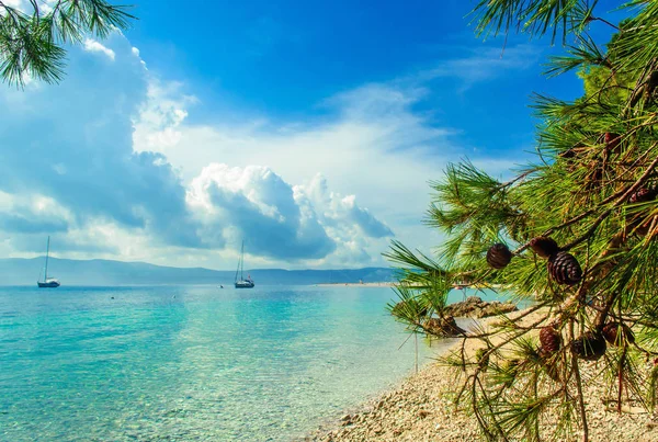 Gyönyörű tengerre néző, a Brac sziget-Horvátország — Stock Fotó