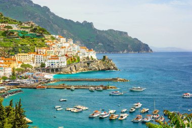 Amalfi coast, Campania, İtalya için Amalfi şehir güzel görünümü
