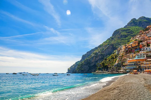 Пляж города Позитано, побережье Амальфи, Италия — стоковое фото