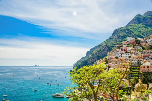 Schöne Aussicht auf die Stadt Positano an der Amalfiküste, Kampanien, Italien — Stockfoto